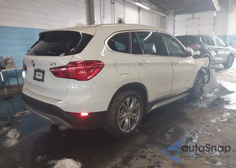 2017 BMW X1 xDrive28I z USA, uszkodzony, nr VIN WBXHT3Z32H4A52362